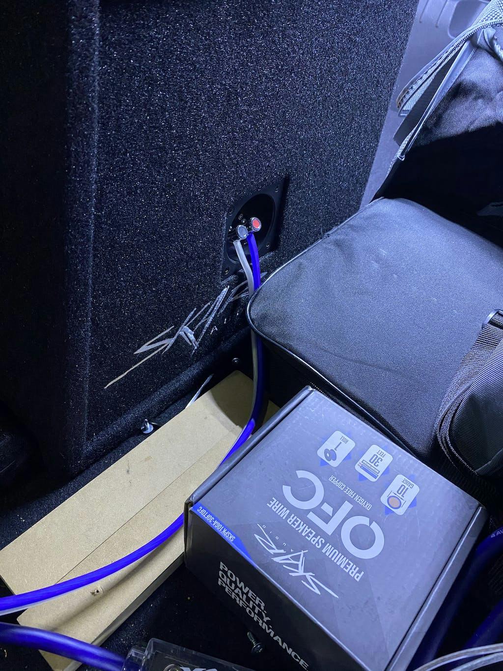 Skar Audio 10 Gauge (AWG) Elite Oxygen-Free Copper Audio Speaker Wire - 30 Feet (bluewhite)