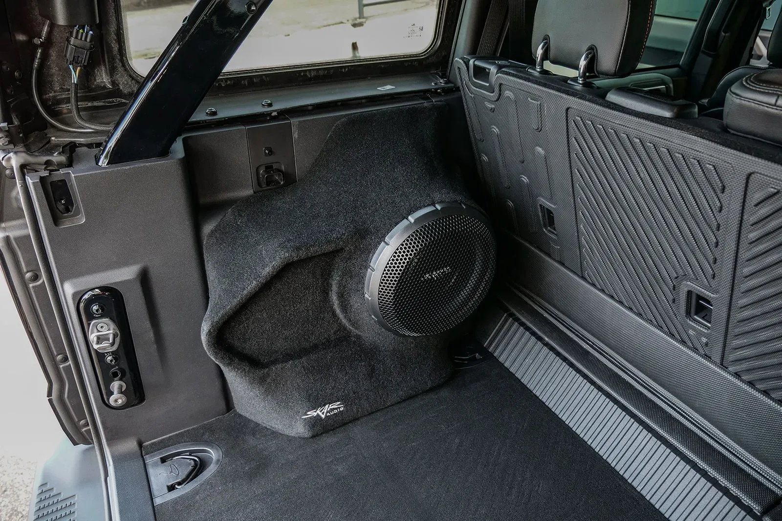 Single 10" 1,000W Max Power Loaded Subwoofer Enclosure Compatible with 2021-2025 Ford Bronco 4-Door Vehicles #13