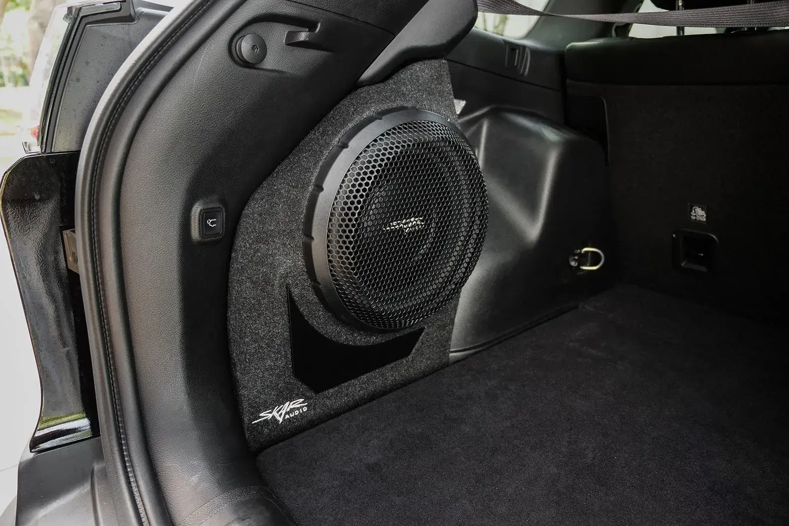 Featured Product Photo 7 for Single 10" 1,000W Max Power Loaded Subwoofer Enclosure Compatible with 2014-2023 Jeep Cherokee Vehicles