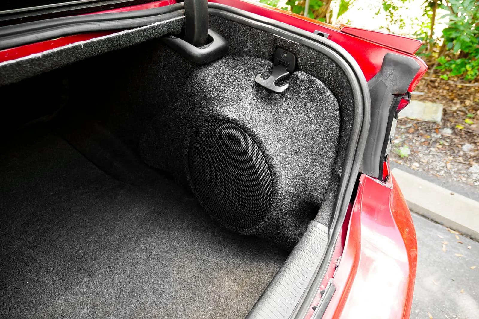 Skar Audio VS-1X10DODCHARG-20152020 enclosure installation example — view 1