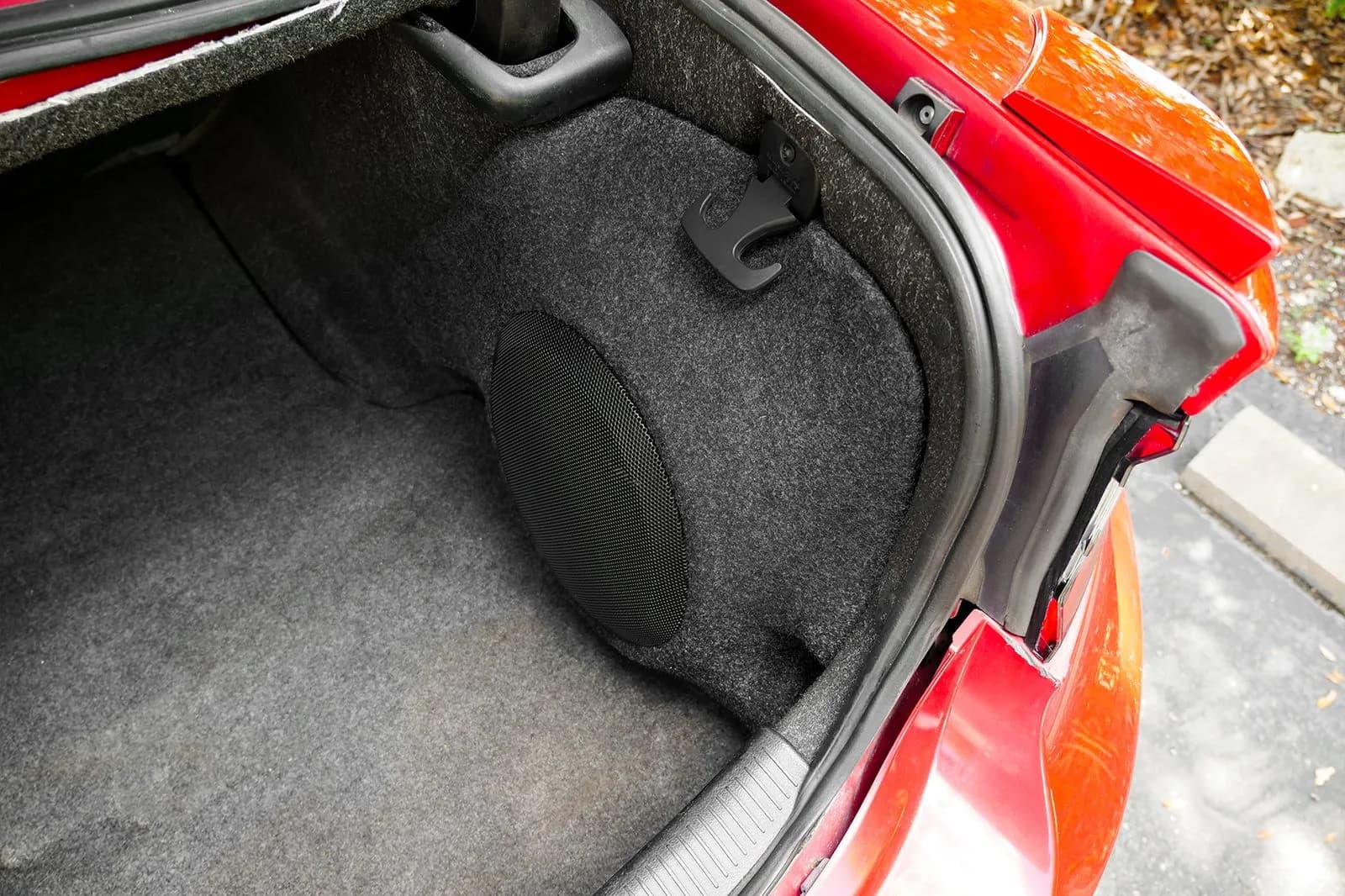 Skar Audio VS-1X10DODCHARG-20152020 enclosure installation example — view 3