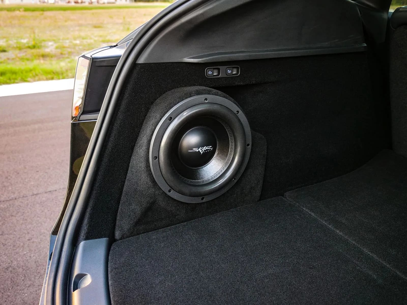 Skar Audio VS-1X10MODELY-2020-2024 enclosure installation example — view 1