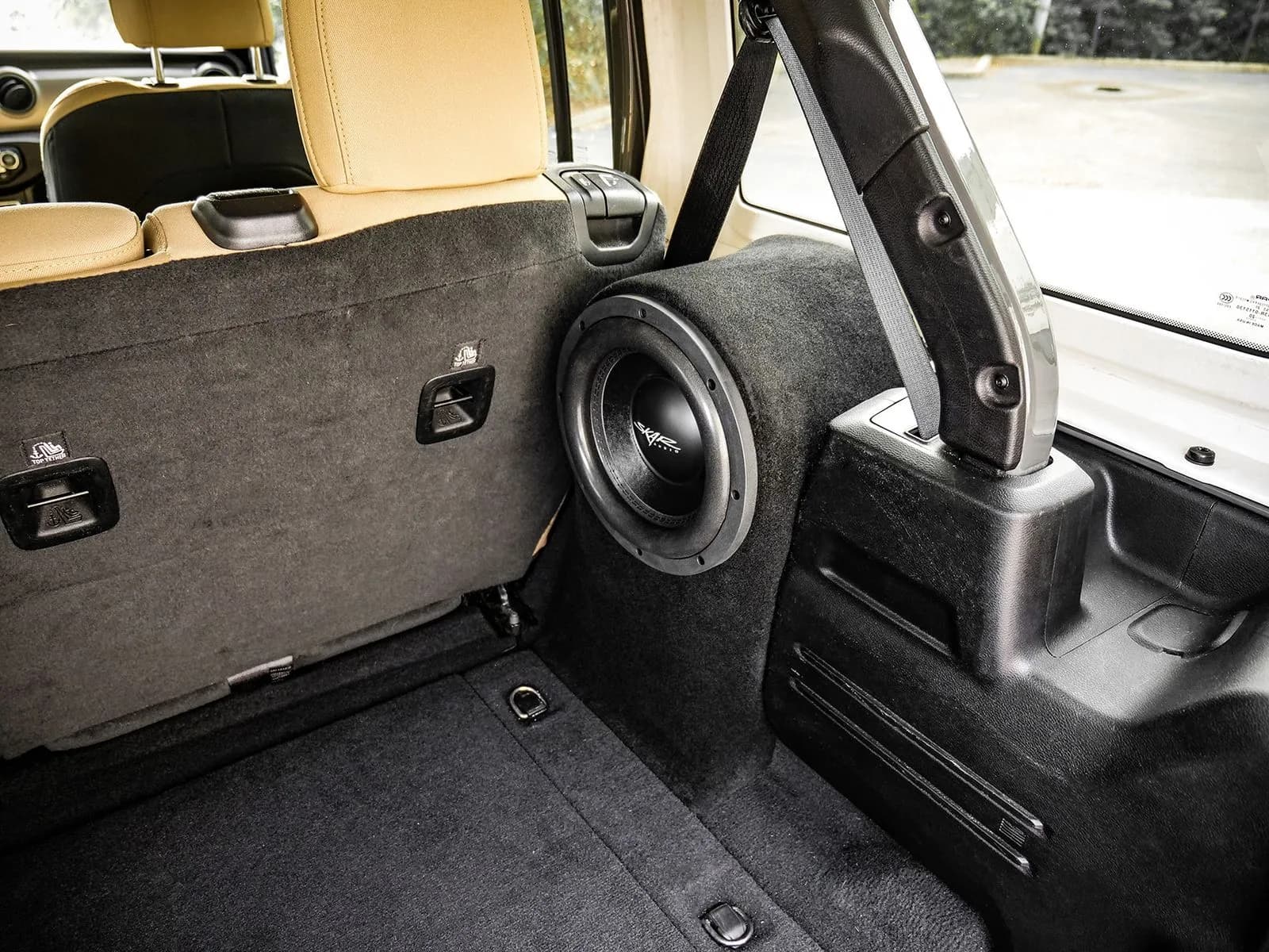 Skar Audio L-VD-VS-1X10JWJL-2018-UP-R enclosure installation example — view 1