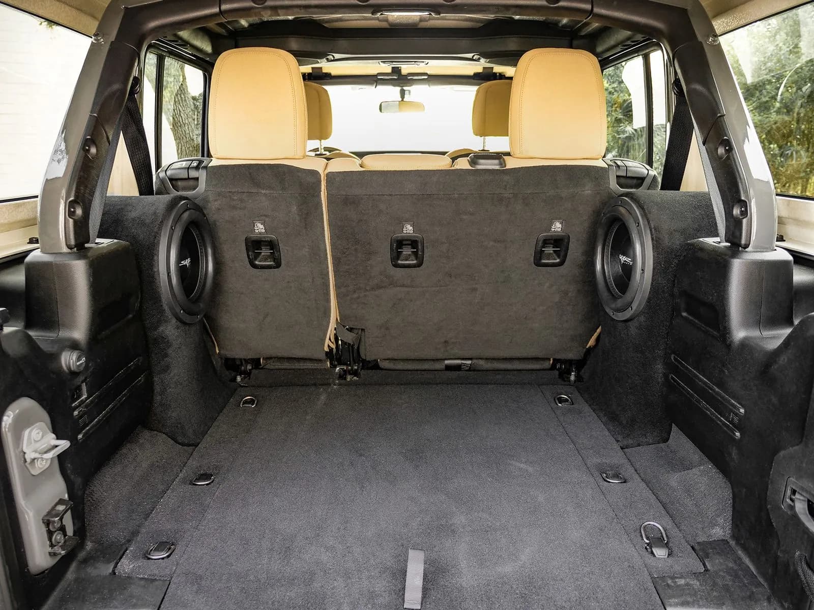 Skar Audio L-VD-VS-1X10JWJL-2018-UP-R enclosure installation example — view 3