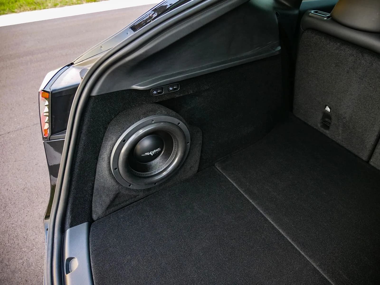 Skar Audio L-VD-VS-1X10MODELY-2020-2024 enclosure installation example — view 3