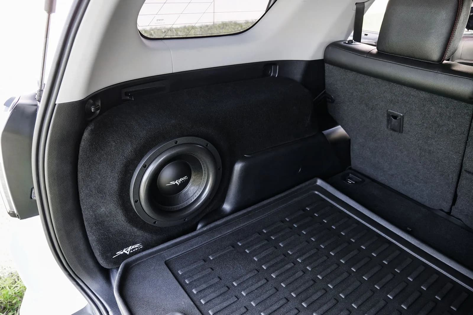Skar Audio L-VD-VS-1X10TOY4RUN-2010-2024 enclosure installation example โ view 3