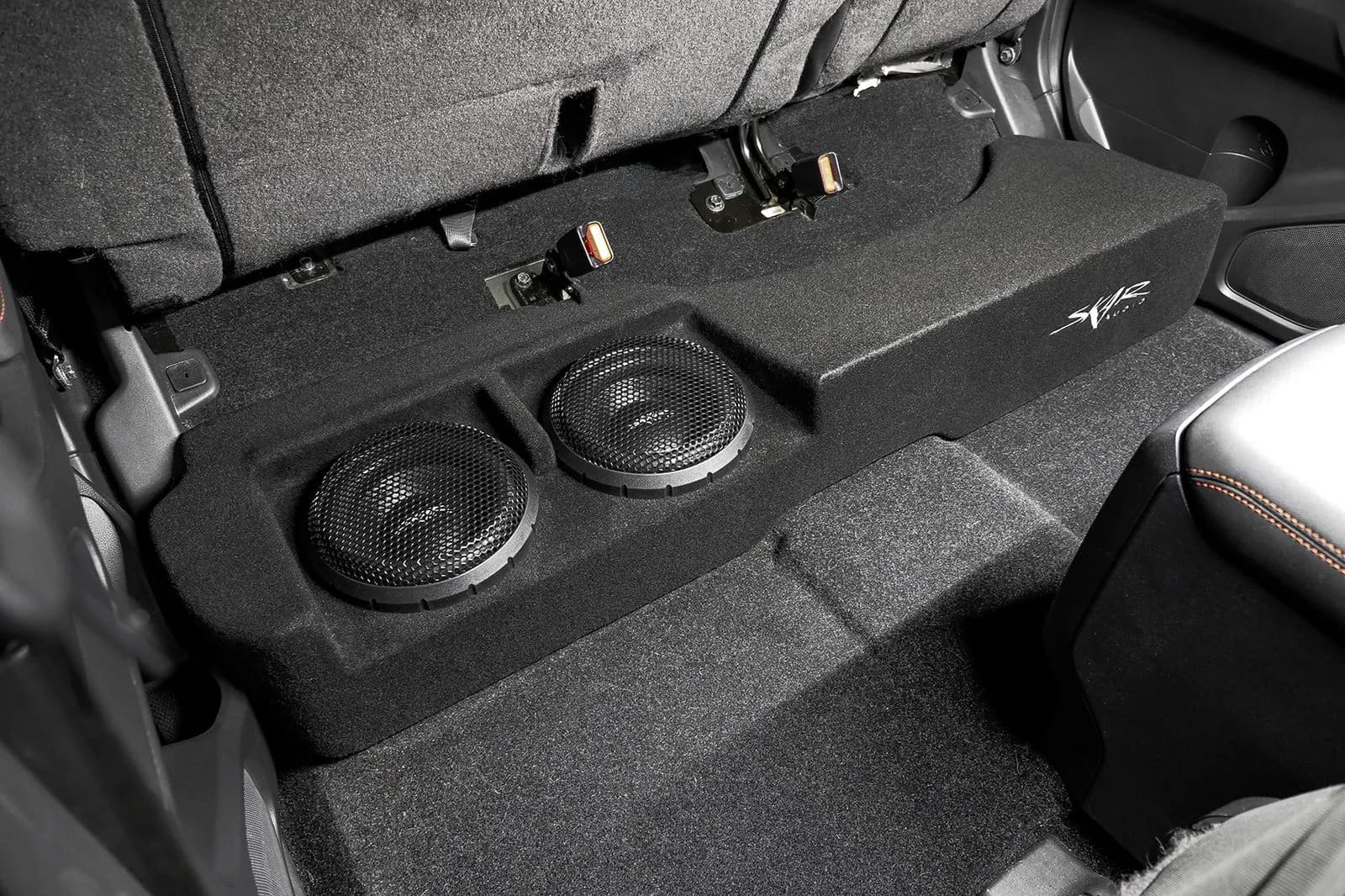 Skar Audio L-VD-VS-2X8NISFRO-2022-UP-CREWCAB-V enclosure installation example — view 3