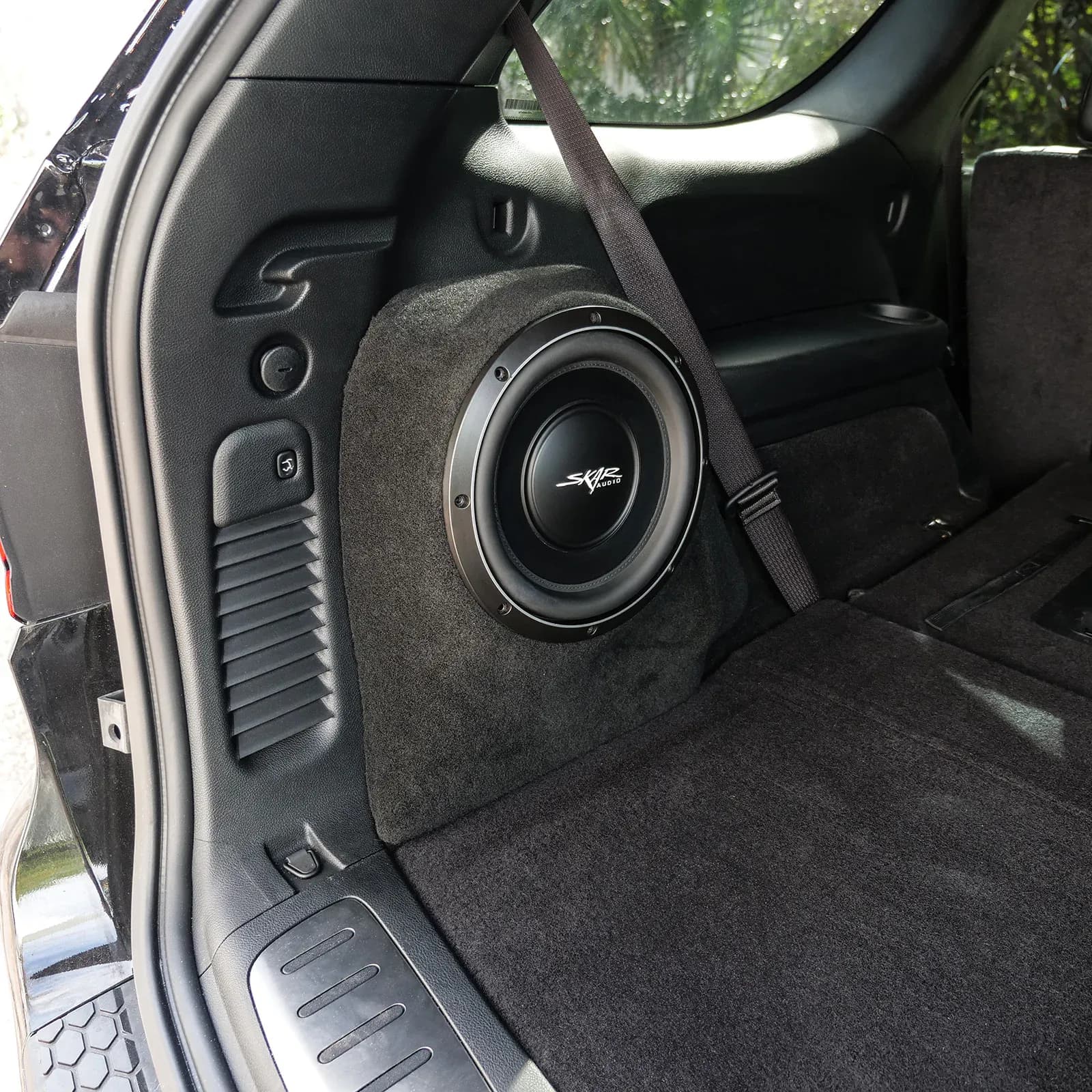 Skar Audio L-VS-1X10DODDUR-2011-UP enclosure installation example — view 1