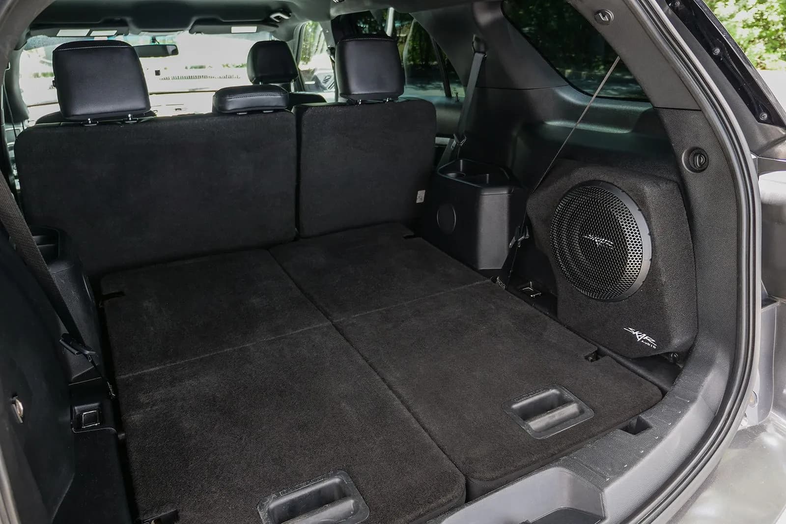 Skar Audio L-VS-1X10FORDEXP-2011-2019 enclosure installation example — view 3