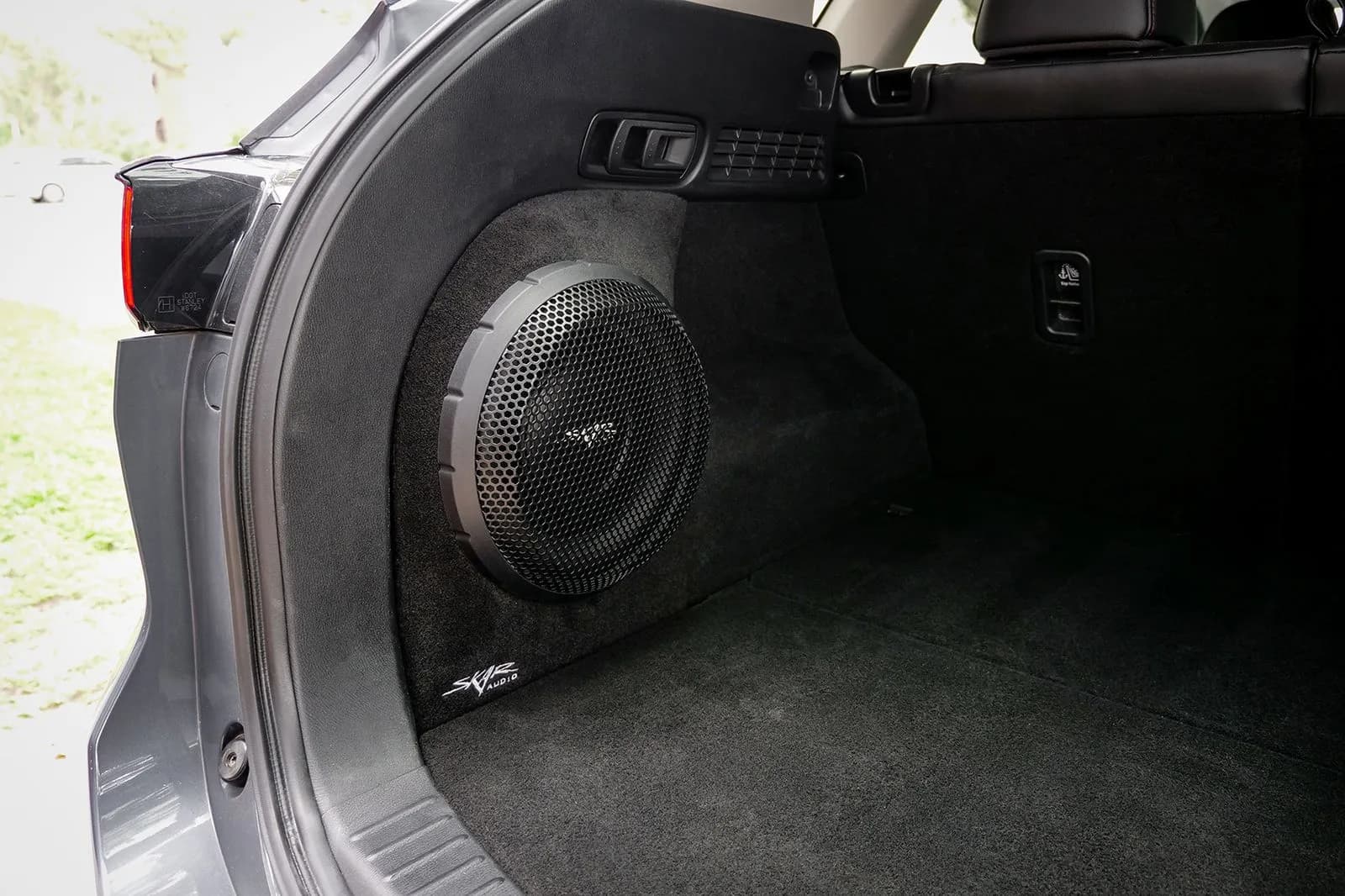 Skar Audio L-VS-1X10MAZCX5-2017-2024 enclosure installation example — view 1
