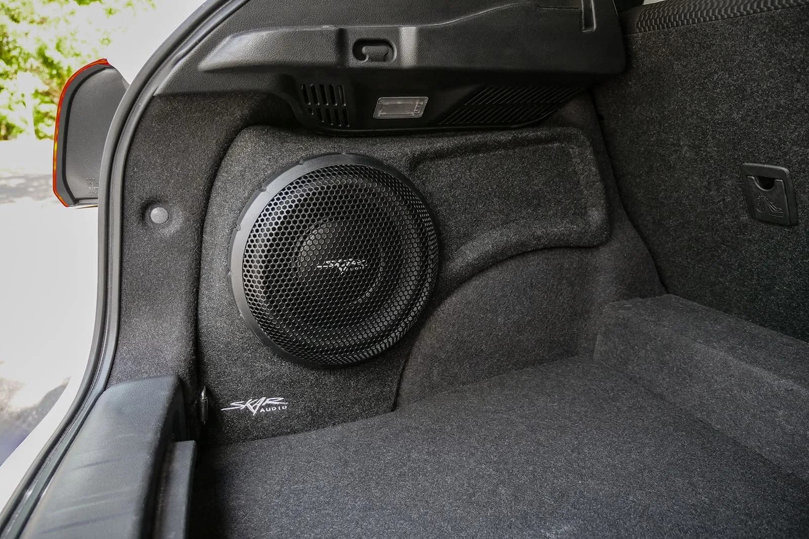 Skar Audio L-VS-1X10NISROGSP-2017-2022 enclosure installation example — view 2